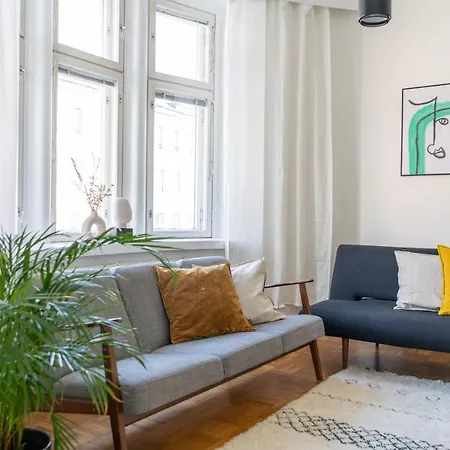 Tilava Ja Valoisa Asunto Kallion Ytimessa Apartment Helsinki